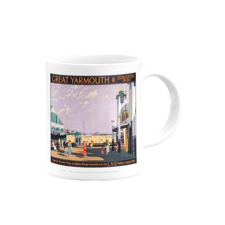 Great Yarmouth sea front Mug
